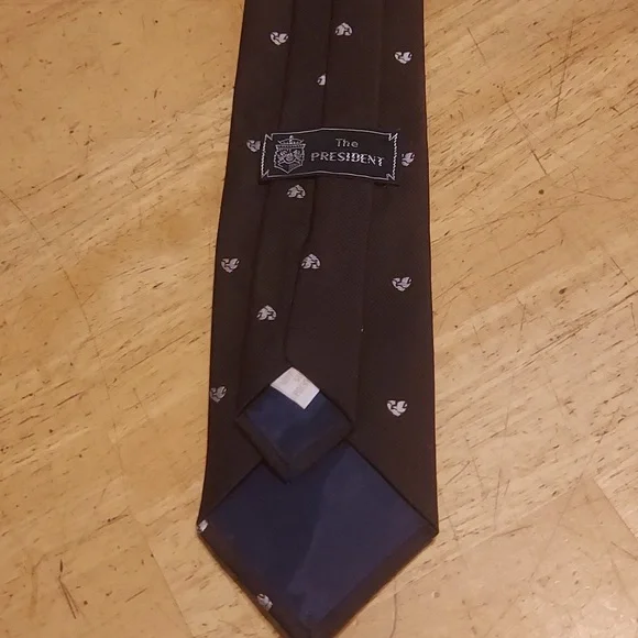 President Necktie Brown with Hearts made of Doves - Picture 4 of 4